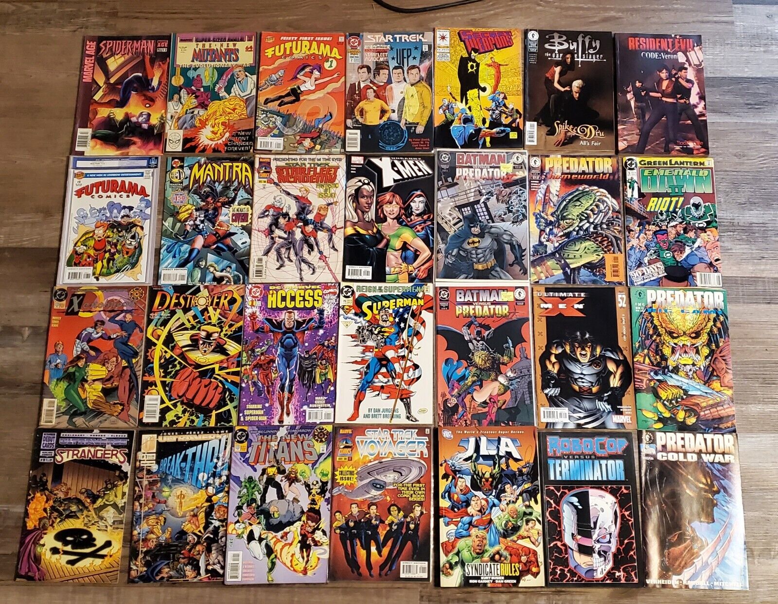 200+ Comic Book Lot: DC, Marvel, Dark Horse. JLA Avengers Spider Man Batman ETC.
