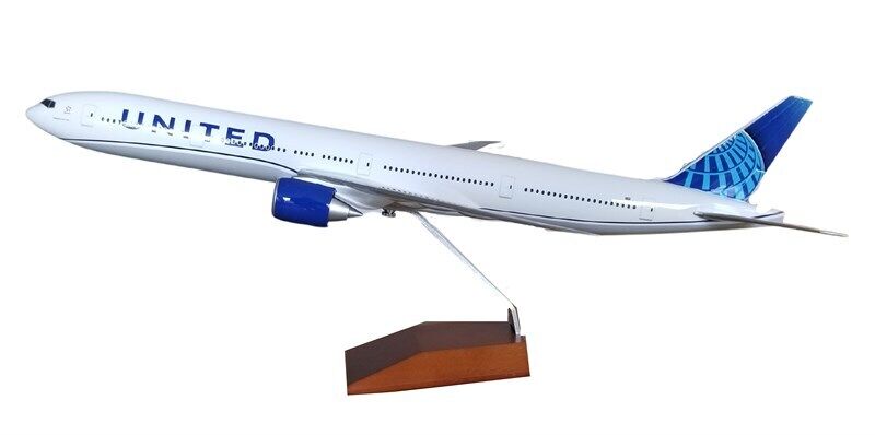 PacMin United Airlines Boeing 777-300ER New Livery Desk Top 1/144 Model Airplane