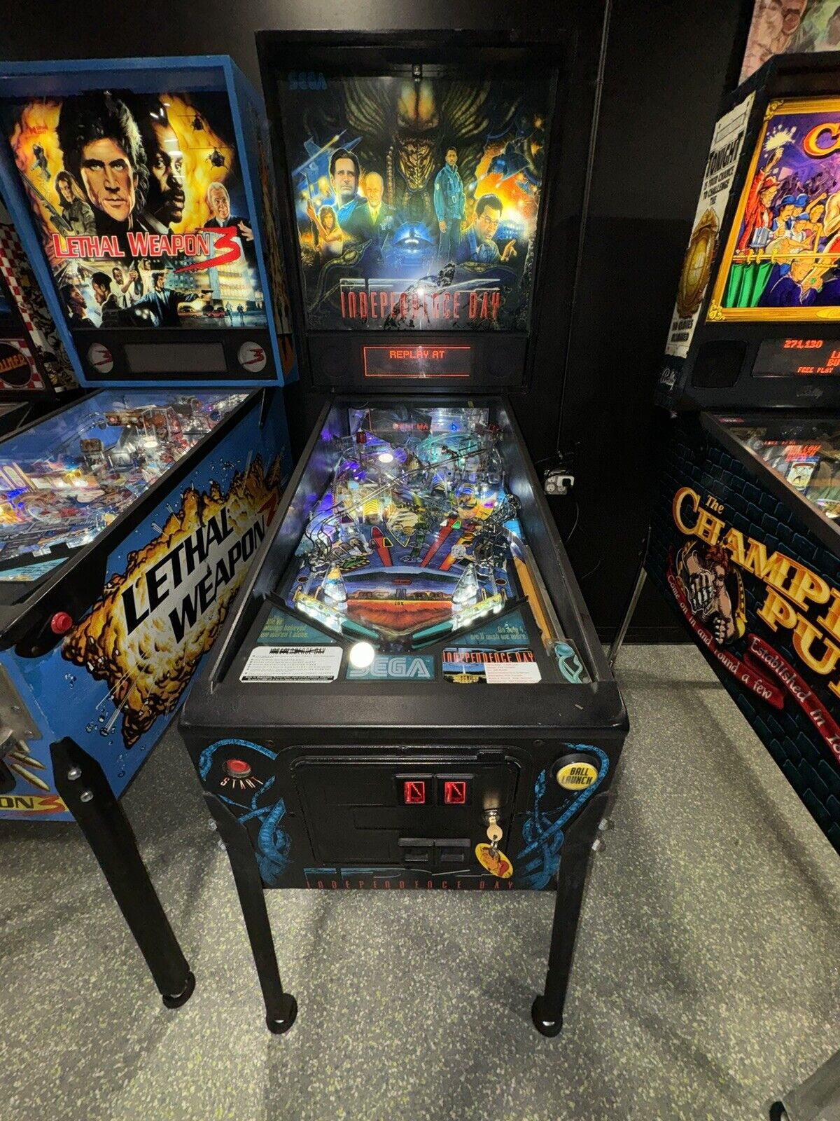 Independence Day Sega LEDs  Pinball Machine 1996 Only 1500 Produced