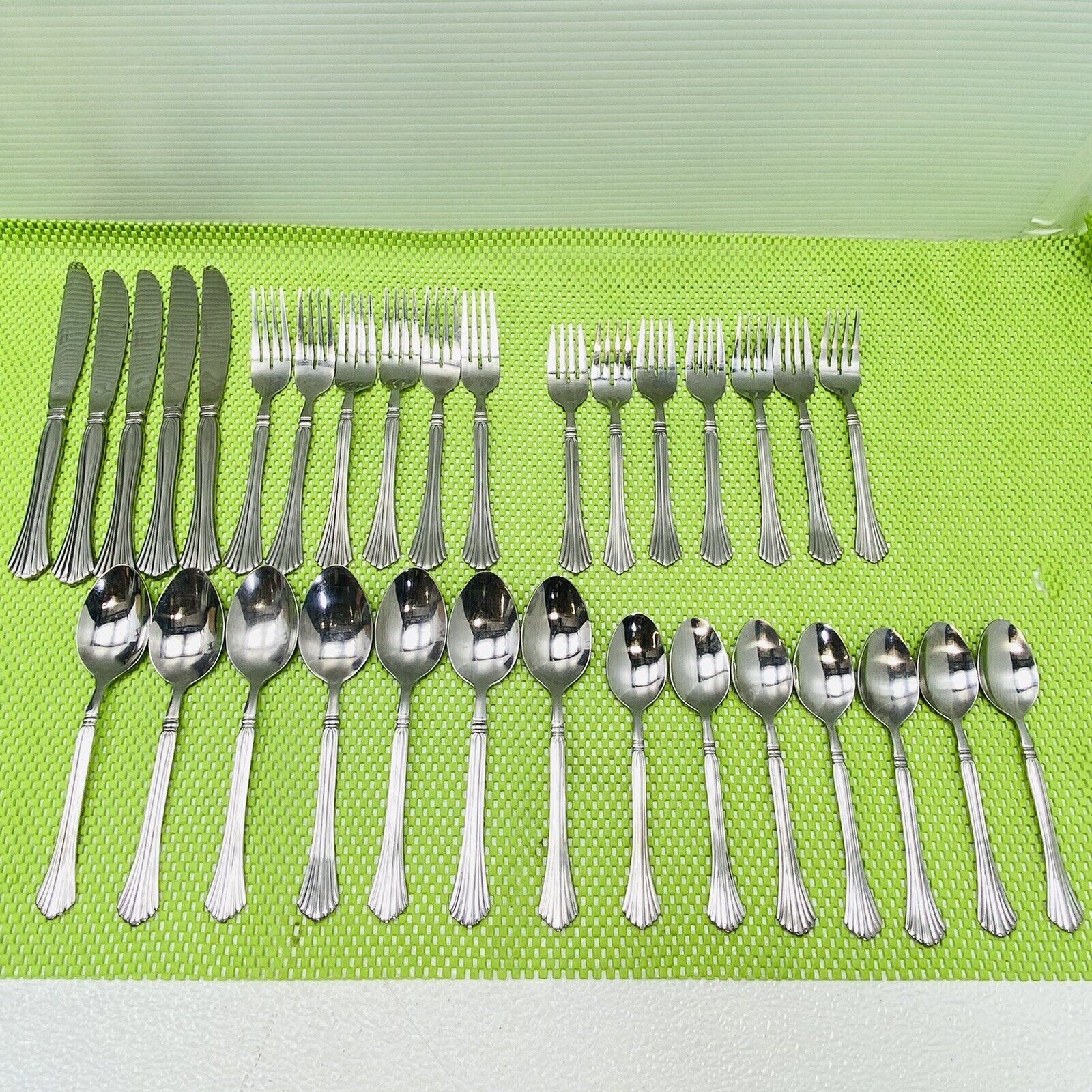 Pfaltzgraff  Stainless Perennials  Flatware Mixed set Knives Forks Spoons 32 pcs