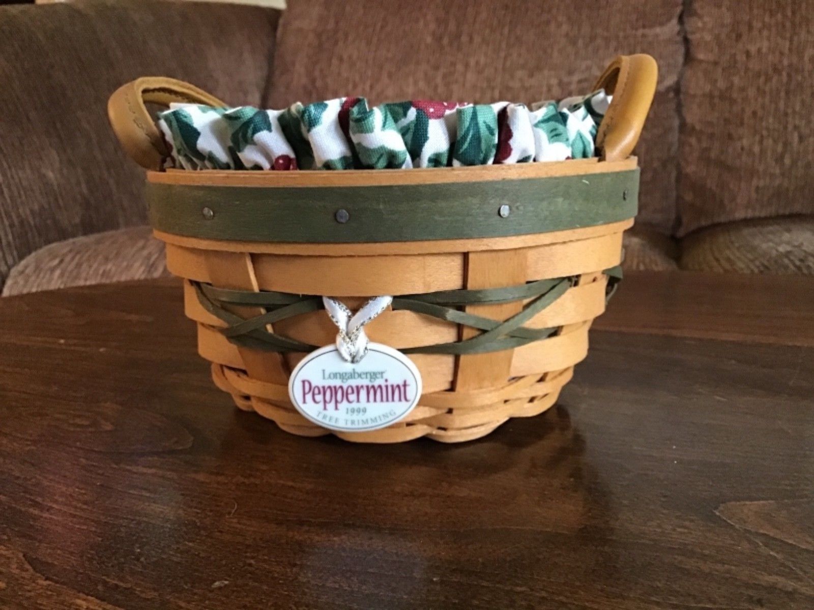 1999 LONGABERGER green Peppermint Basket  Holly Berry liner, Protector  & Tie-On