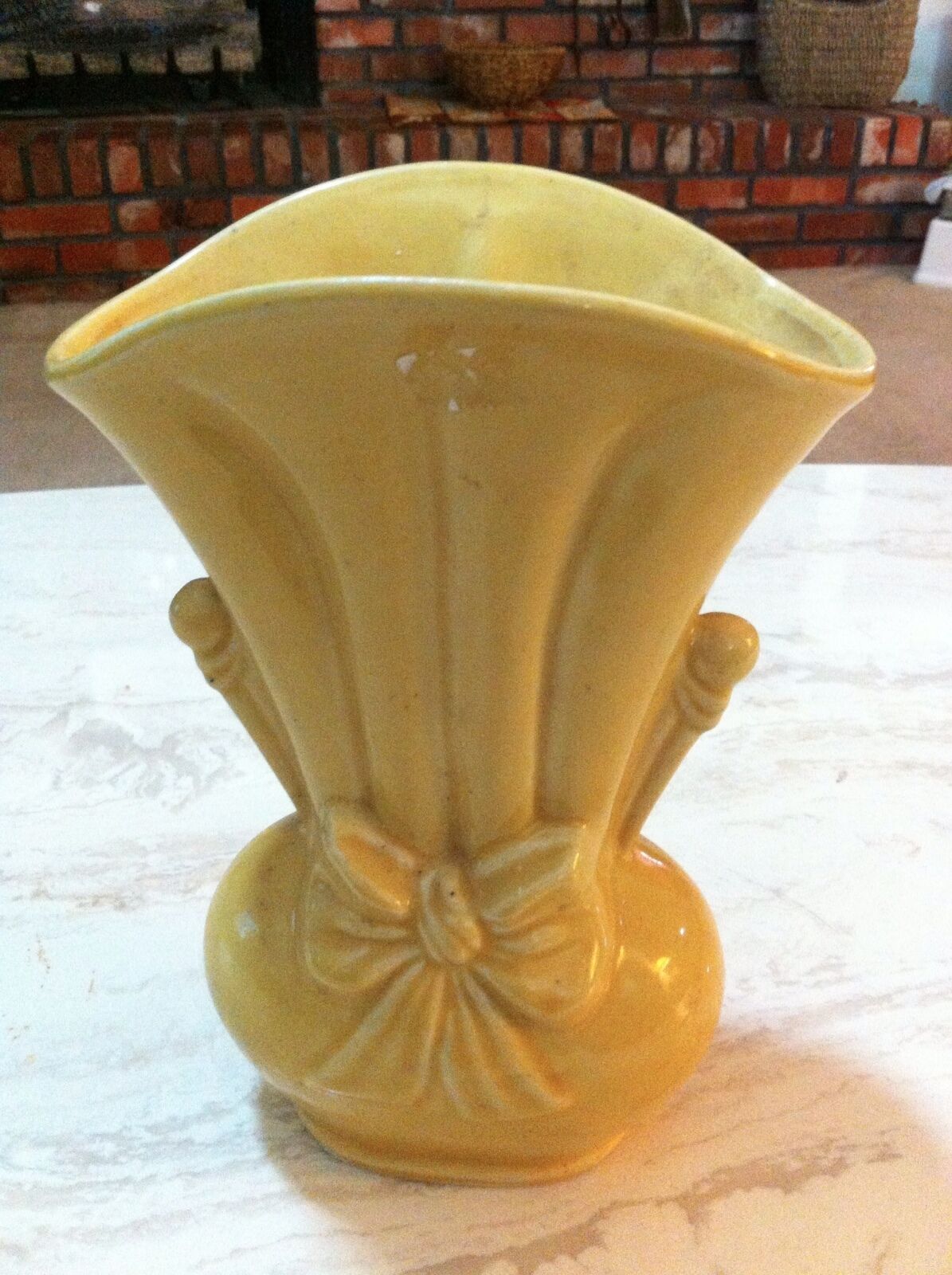 Vintage Shawnee Art Pottery Vase #819 USA Embossed Bow FLOWER VASE 