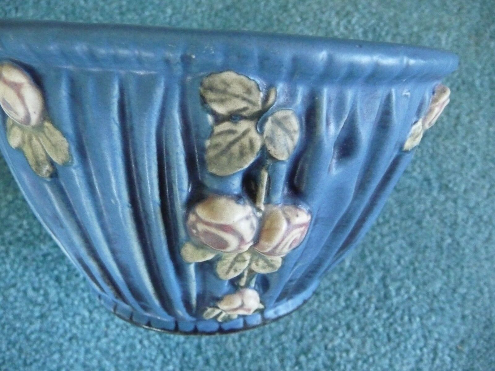#621 vtg WELLER Pottery 4\'\' tall BLUE DRAPE planter  UN MARKED 