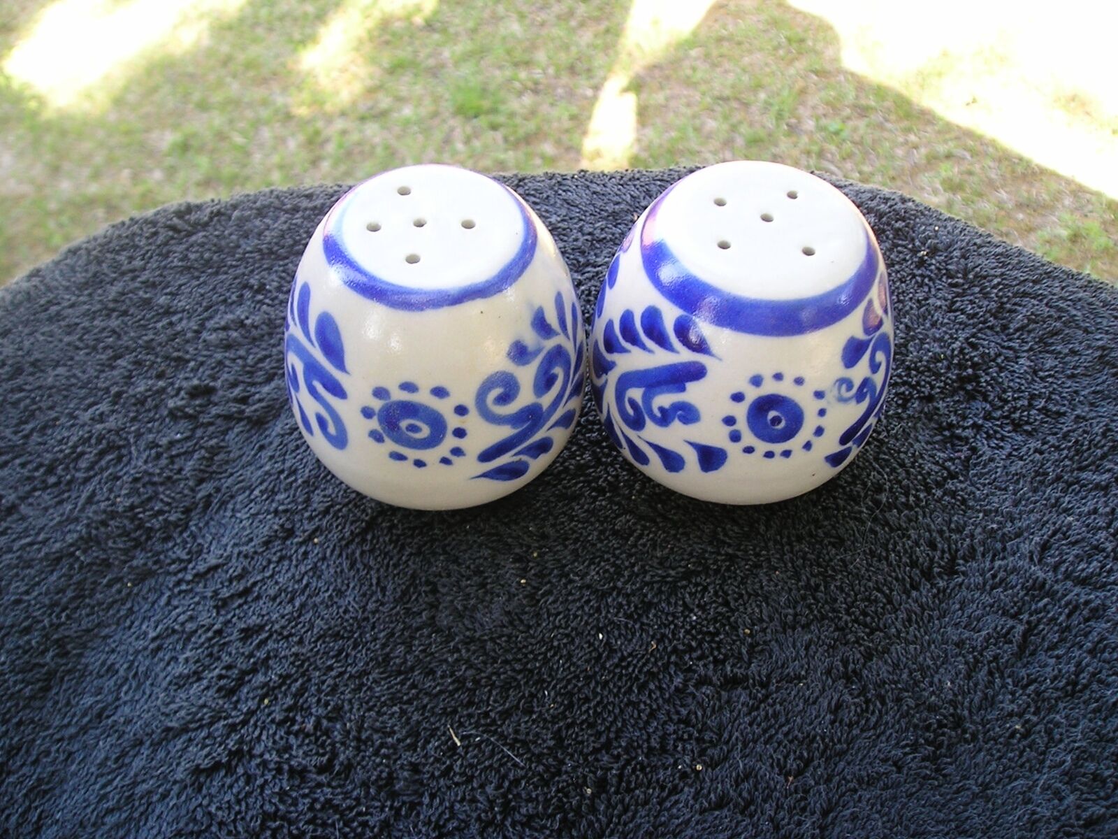 Casart Handmade Primitive Pottery Blue Fern Design Gray Salt & Pepper Shaker