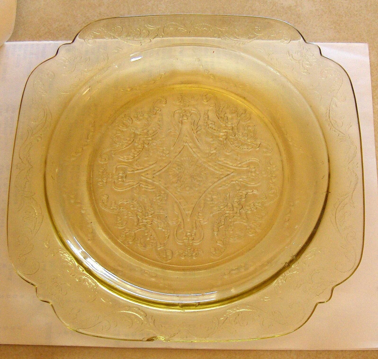 Antique Depression Yellow Glass Federal Madrid Pattern Scalloped Edge Plate 9\