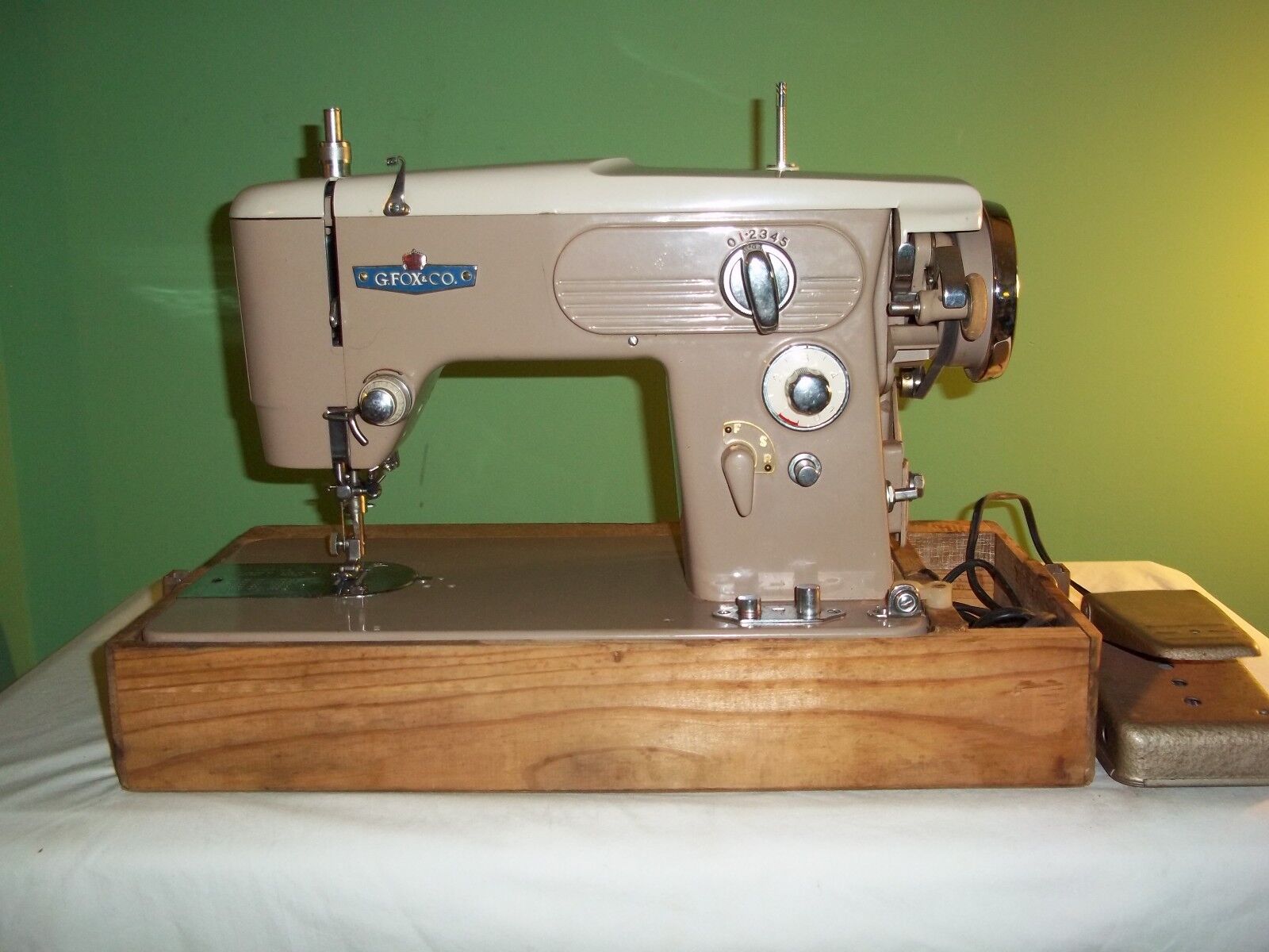VINTAGE PORTABLE RICCAR SEWING MACHINE-MADE IN JAPAN- G. FOX AND CO.