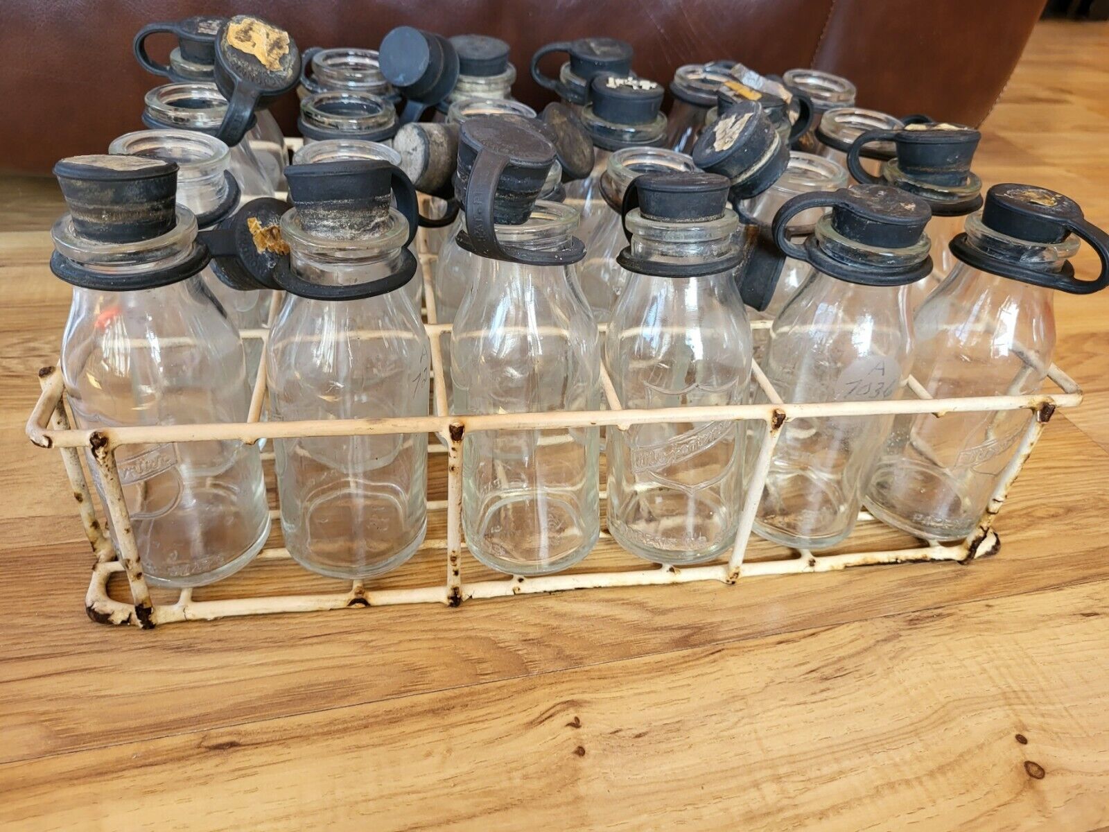 Lot Of 24 Vintage Mojonnier Glass Dairy Milk Bottles With Stopper In Case