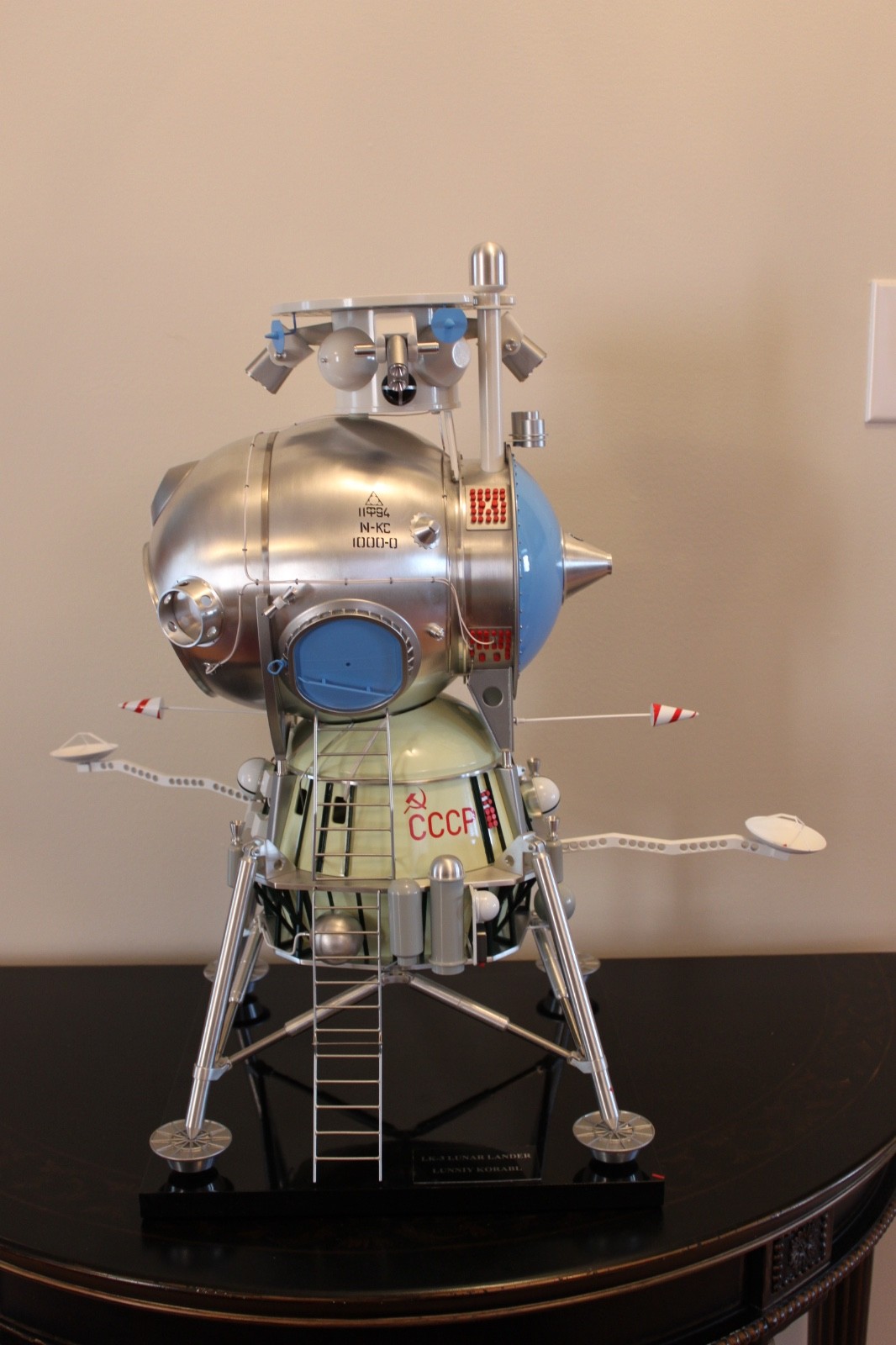Soviet Russian LK-3 Lunar Lander Lunniy Korabl Space Model EXTREMELY RARE Soviet Russian LK-3 Lunar Lander Lunniy Korabl Space Model EXTREMELY RARE