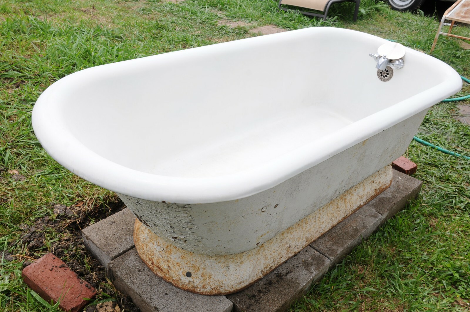 Vintage Tub Cast Iron Pedestal Tub Antique Bathtub similar to Clawfoot Tub BATH Vintage Tub Cast Iron Pedestal Tub Antique Bathtub similar to Clawfoot Tub BATH