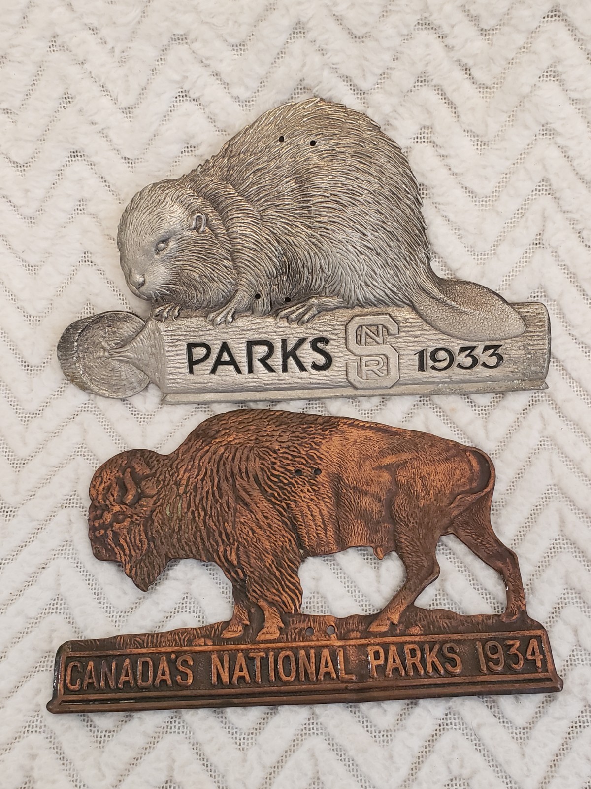 1933 1934 Canada's Saskatchewan National Parks Beaver Bison License Plate Badges 1933 1934 Canada's Saskatchewan National Parks Beaver Bison License Plate Badges
