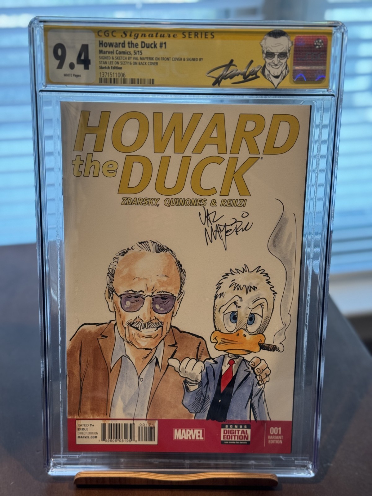 Howard the Duck #1 CGC SS 9.4 Stan Lee SIGNED ONE OF A KIND Howard & Stan SKETCH