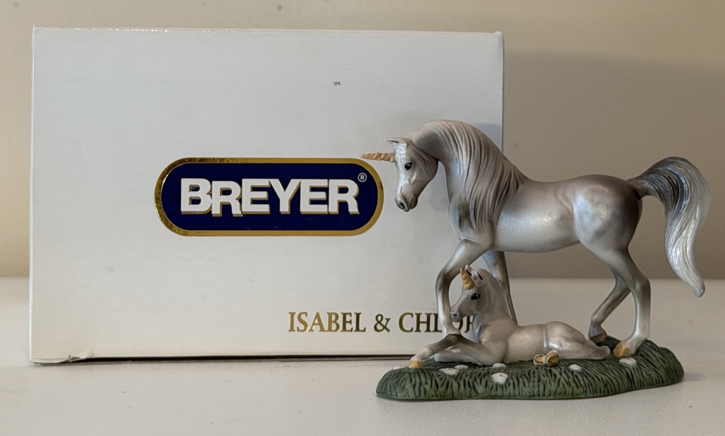 Breyer BreyerFest 2005 Isabel and Chloe Stablemate Porcelain Special Run Breyer BreyerFest 2005 Isabel and Chloe Stablemate Porcelain Special Run