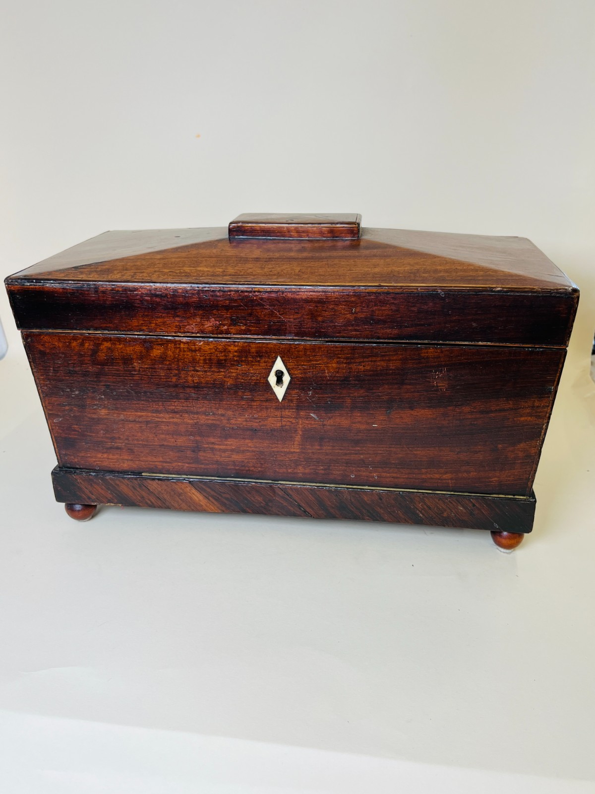 Lovely Antique Wooden Vanity Box, Missing One Insert With Shell Design Lovely Antique Wooden Vanity Box, Missing One Insert With Shell Design