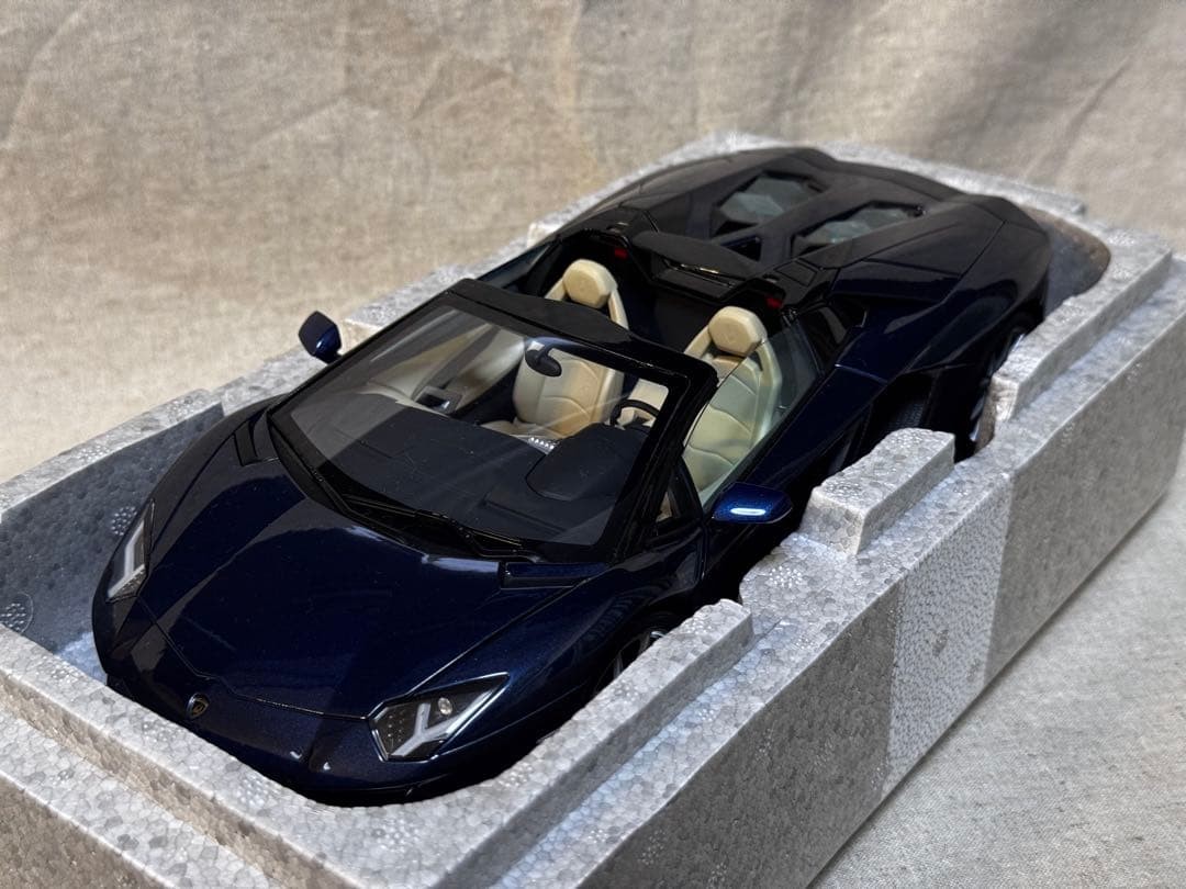 Lamborghini Aventador LP700-4 Roadster