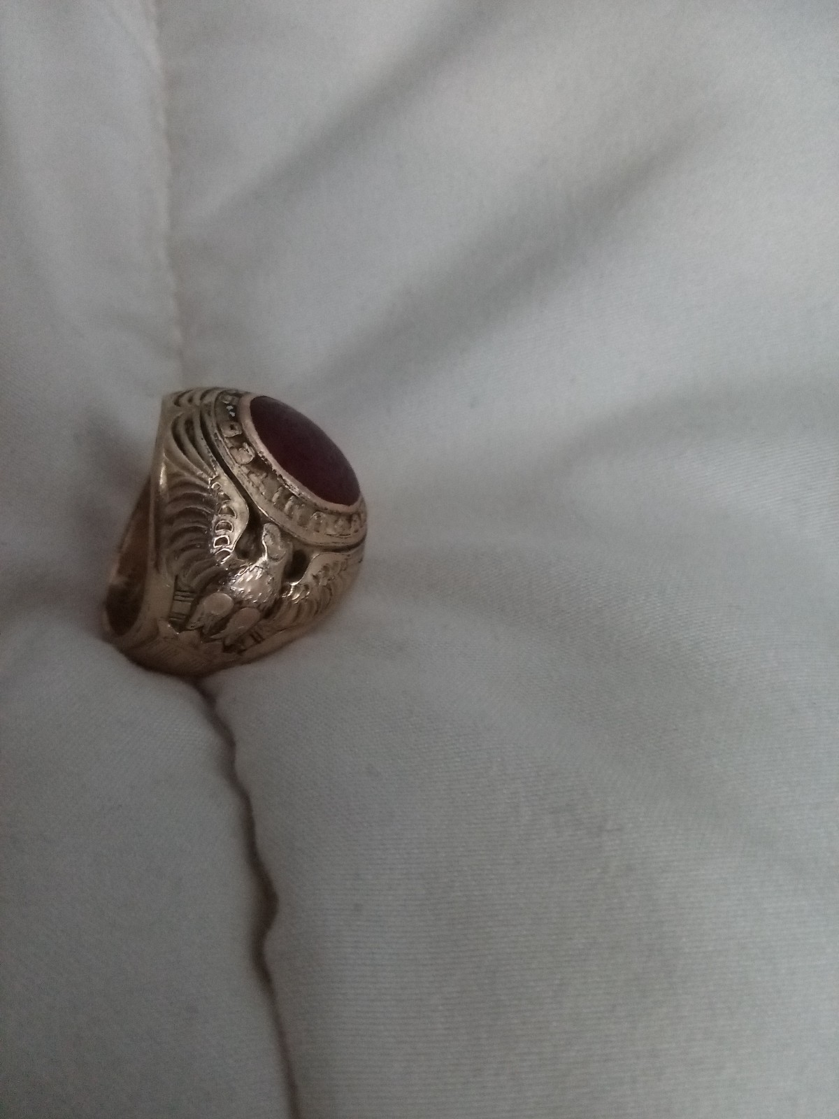 im selling a vintage WWll us army graduation gold ring from 1942 im selling a vintage WWll us army graduation gold ring from 1942