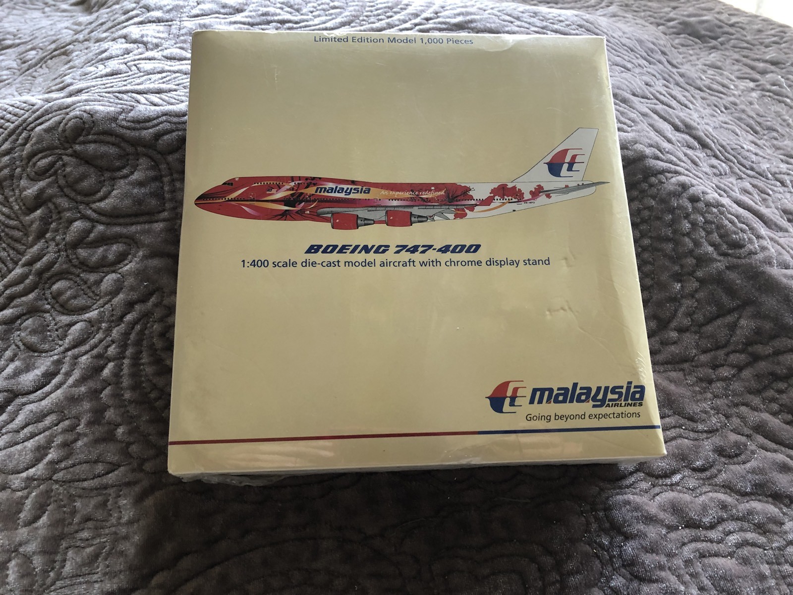 Malaysia Airlines Boeing 747-400 Hibiscus Diecast Model 1:400. NIB Still Wrapped