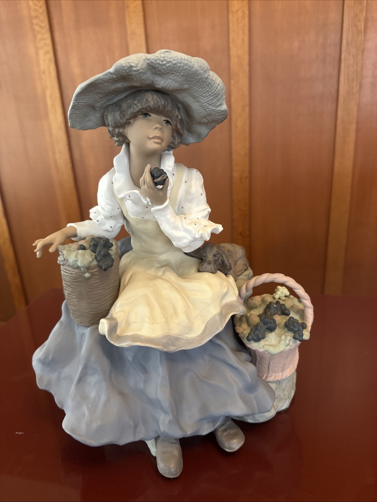 Lladro Goyescas - Retired ( Fruitful Harvest) Extremely Rare