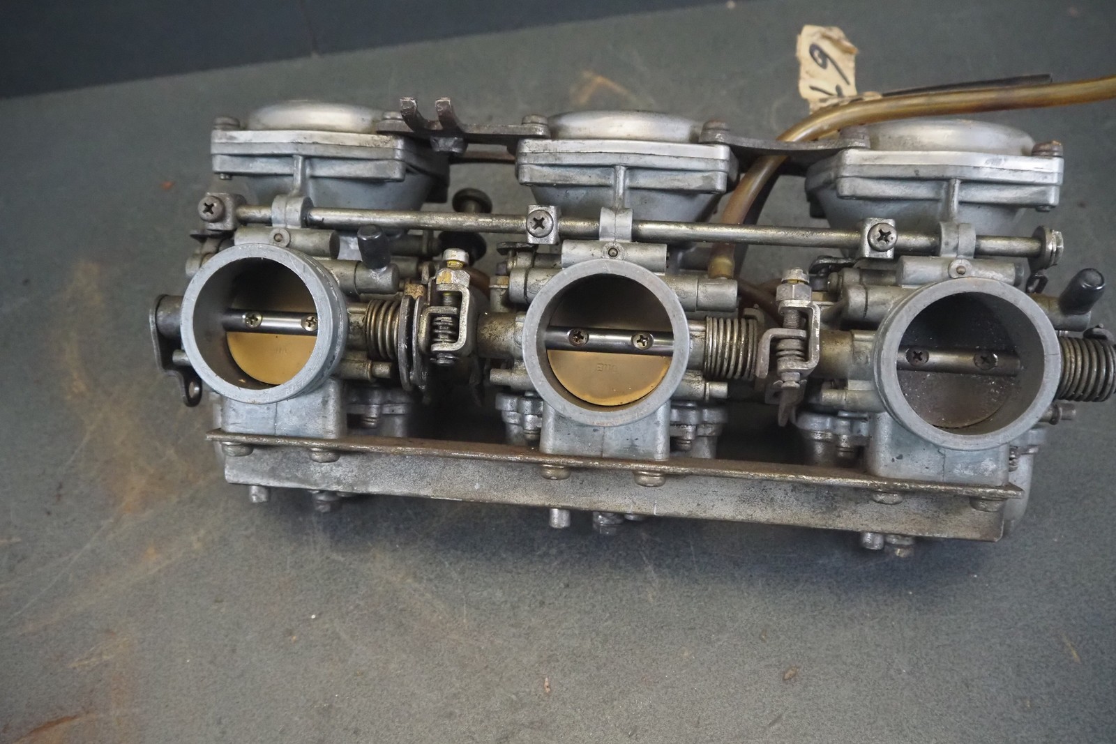 CARBURETOR SUZUKI GT750 77 27207 CARBURETOR SUZUKI GT750 77 27207