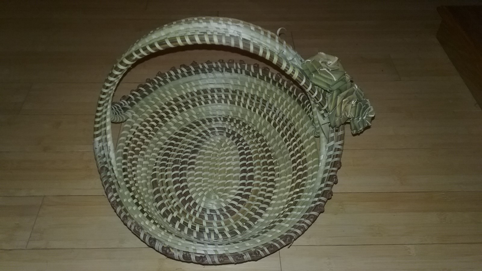 XL Cross Handle Sweetgrass Palmetto Rose Basket XL Cross Handle Sweetgrass Palmetto Rose Basket
