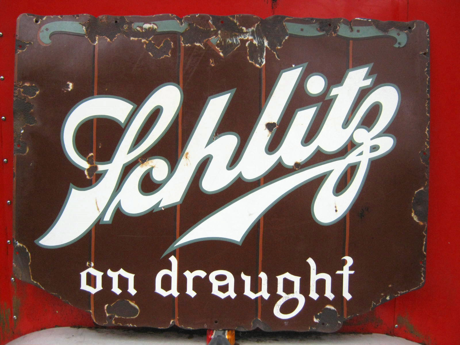 ANTIQUE USA SCHLITZ ON DRAUGHT BEER HINGE DOOR PORCELAIN ART ADVERTISING SIGN ANTIQUE USA SCHLITZ ON DRAUGHT BEER HINGE DOOR PORCELAIN ART ADVERTISING SIGN