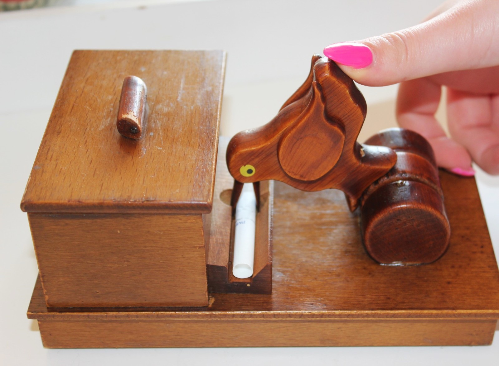 Vintage Wooden Mechanical Cigarette Dispenser Pecking Bird Desk Novelty 1950s