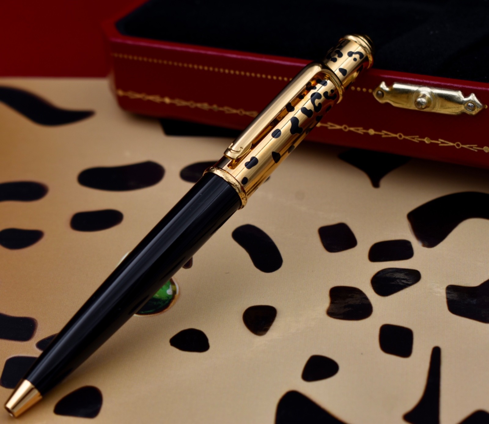 CARTIER Diabolo de Cartier Mini Panther-spot Ballpoint Pen Ref. ST180068 CARTIER Diabolo de Cartier Mini Panther-spot Ballpoint Pen Ref. ST180068