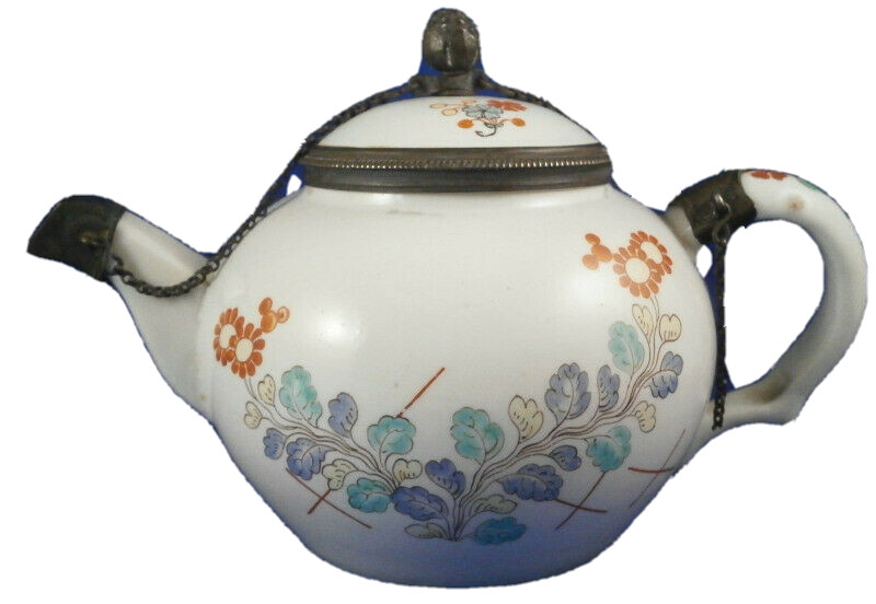 Antique 18thC Chantilly Soft Paste Porcelain Kakiemon Chinoiserie Scene Teapot Antique 18thC Chantilly Soft Paste Porcelain Kakiemon Chinoiserie Scene Teapot