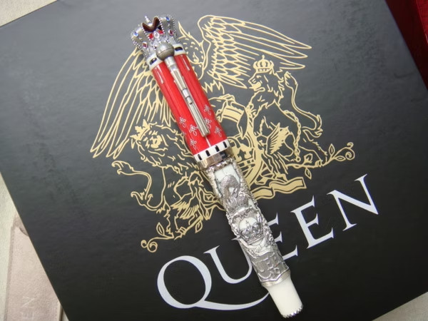 Montegrappa Queen: A Night at the Opera Limited Edition Fountain Pen (F/M) Montegrappa Queen: A Night at the Opera Limited Edition Fountain Pen (F/M)