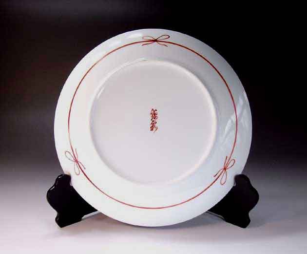 Arita-yaki masterpiece featuring elaborate green and gold patterns From Japan Arita-yaki masterpiece featuring elaborate green and gold patterns From Japan
