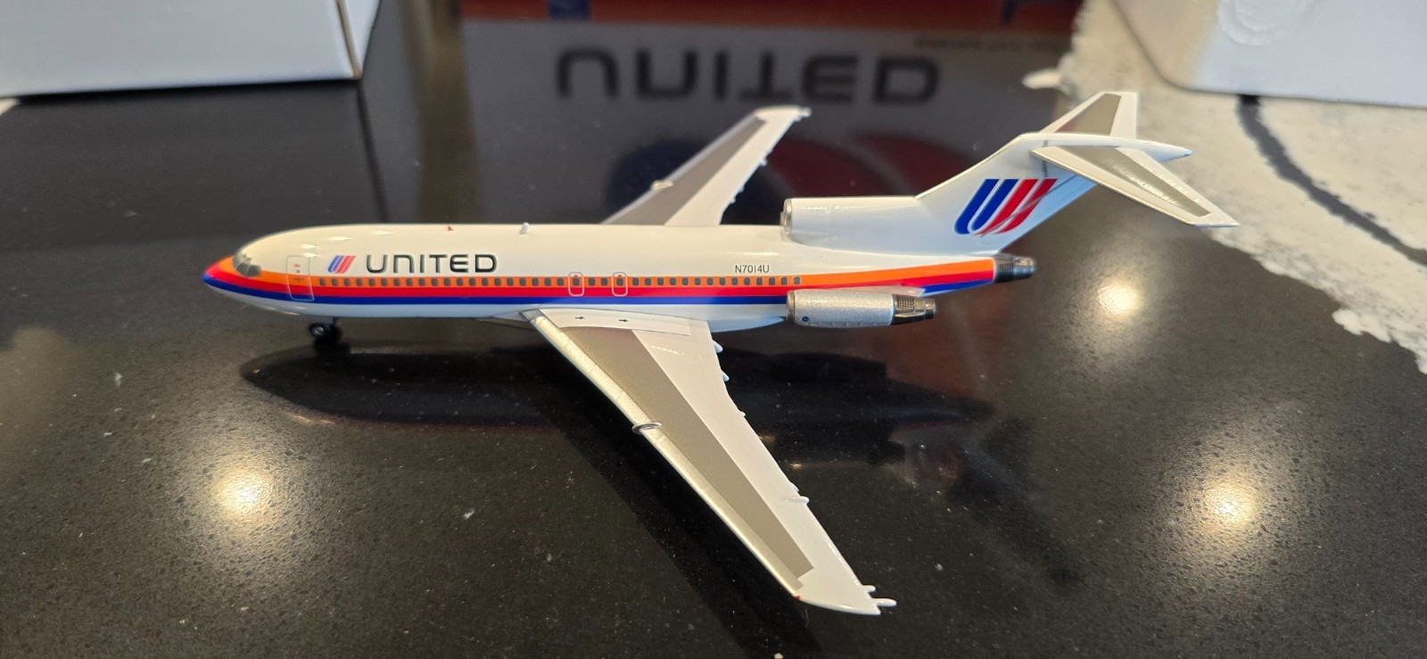 Inflight200 United Airlines B 727-22 1:200 IF721133 Saul Bass Lrge UNITED N7014U Inflight200 United Airlines B 727-22 1:200 IF721133 Saul Bass Lrge UNITED N7014U