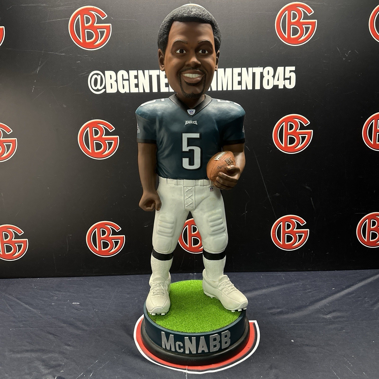 Donovan Mcnabb Philadelphia Eagles 36 inch Bobblehead Figure MLB Baseball 35/100 Donovan Mcnabb Philadelphia Eagles 36 inch Bobblehead Figure MLB Baseball 35/100