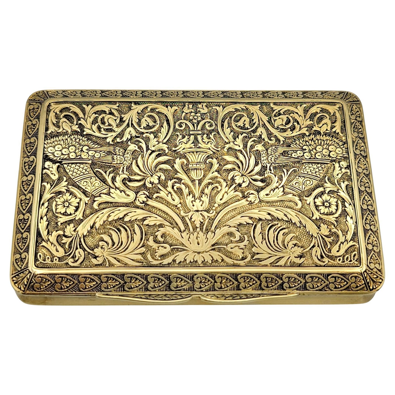 Early 1900s Vintage Engraved Ornate Hinged Snuff Box in 18 Karat Yellow Gold Early 1900s Vintage Engraved Ornate Hinged Snuff Box in 18 Karat Yellow Gold