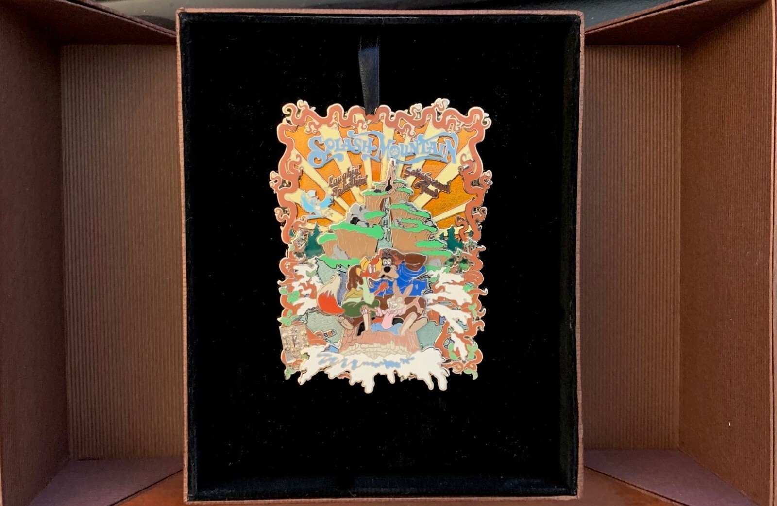 Disney E Ticket Splash Mountain Song of South Jumbo Attraction Boxed LE 500 pin Disney E Ticket Splash Mountain Song of South Jumbo Attraction Boxed LE 500 pin