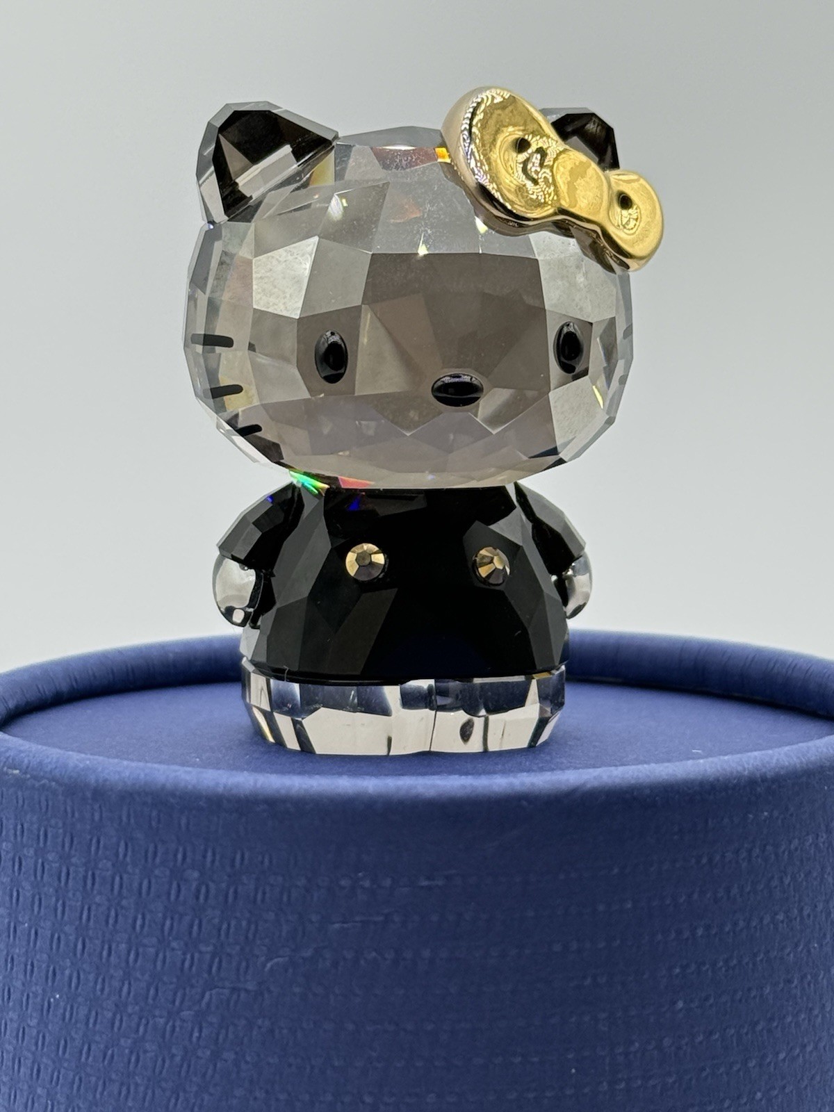 Swarovski Hello Kitty Black Crystal Figurine 1142931 Gold Bow Sanrio New Limited Swarovski Hello Kitty Black Crystal Figurine 1142931 Gold Bow Sanrio New Limited