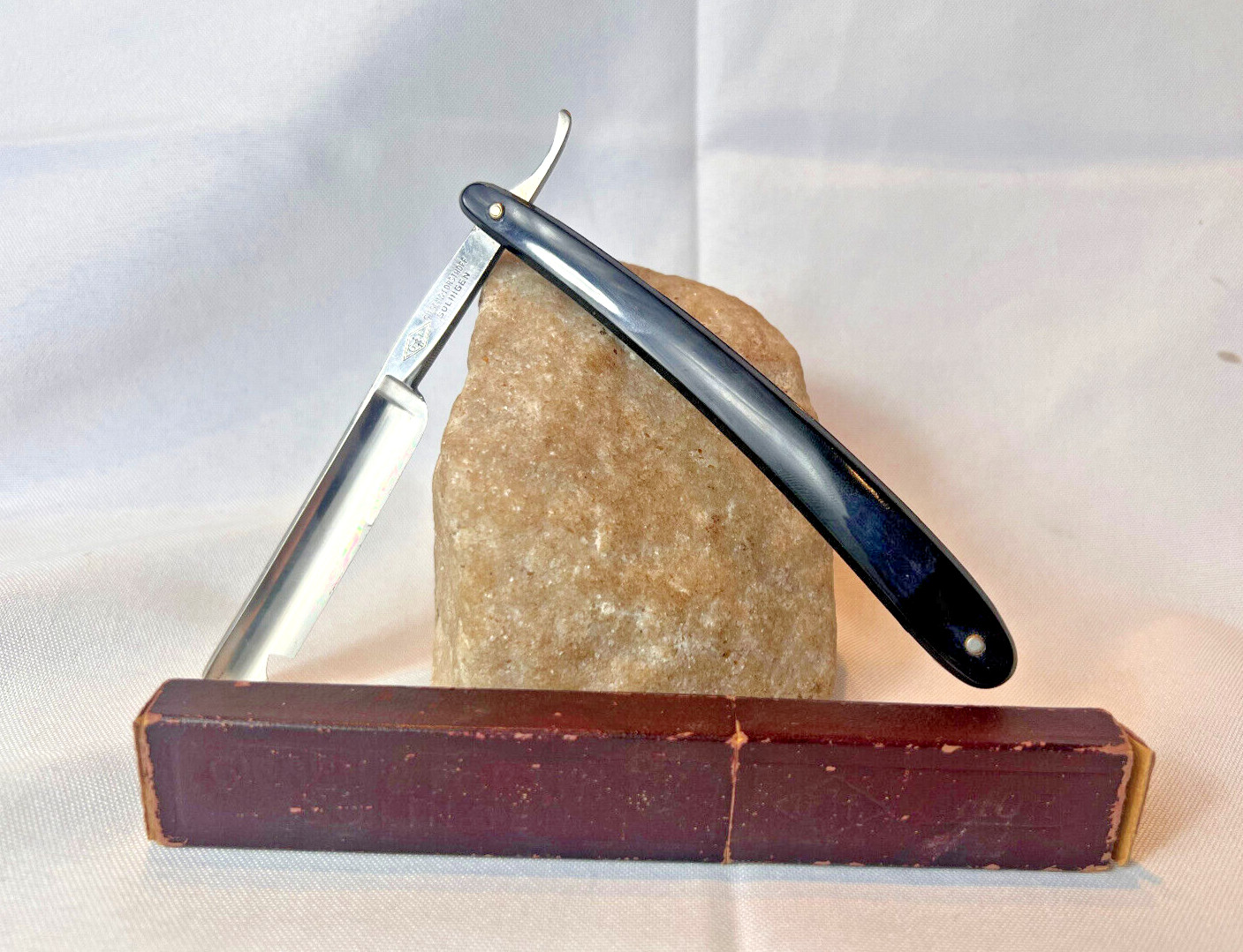 Antq Giesen & Forsthoff Timor Straight Razor Dutch Pt Extra Hollow Chipped W/BOX