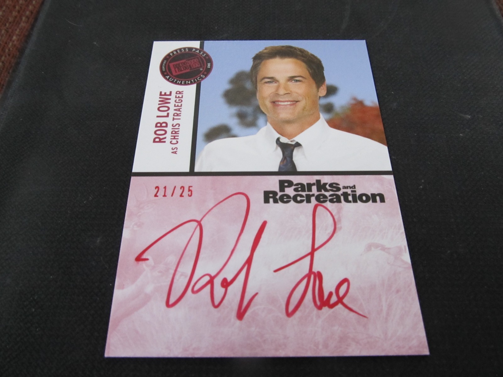 Rare Press Pass Parks & Recreation Rob Lowe Autograph 21/25 Red Ink Auto SP #RL2 Rare Press Pass Parks & Recreation Rob Lowe Autograph 21/25 Red Ink Auto SP #RL2
