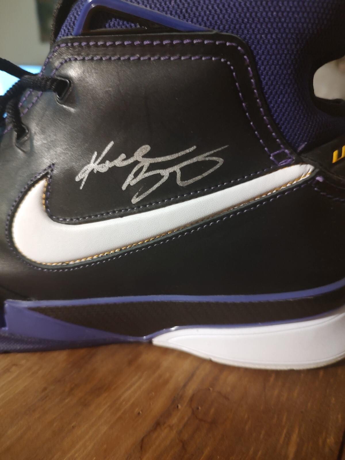 Kobe Bryant autographed Nike Air Zoom Up Tempo size 13 Shoe. Game worn. Kobe Bryant autographed Nike Air Zoom Up Tempo size 13 Shoe. Game worn.