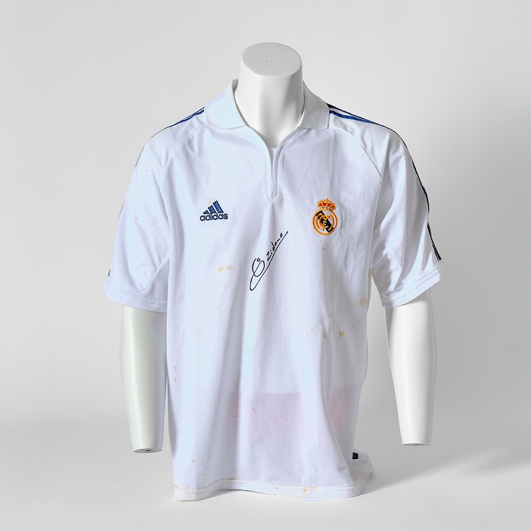 Zidane - Real Madrid Jersey 2001/02 - match worn and double signature: front and back
