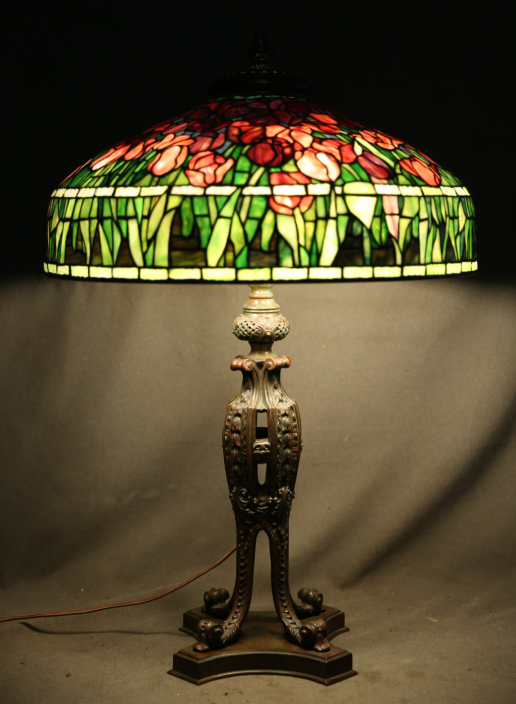 American Table Lamp Leaded Colored Glass with Bronze Base Tiffany Floral Tulips American Table Lamp Leaded Colored Glass with Bronze Base Tiffany Floral Tulips