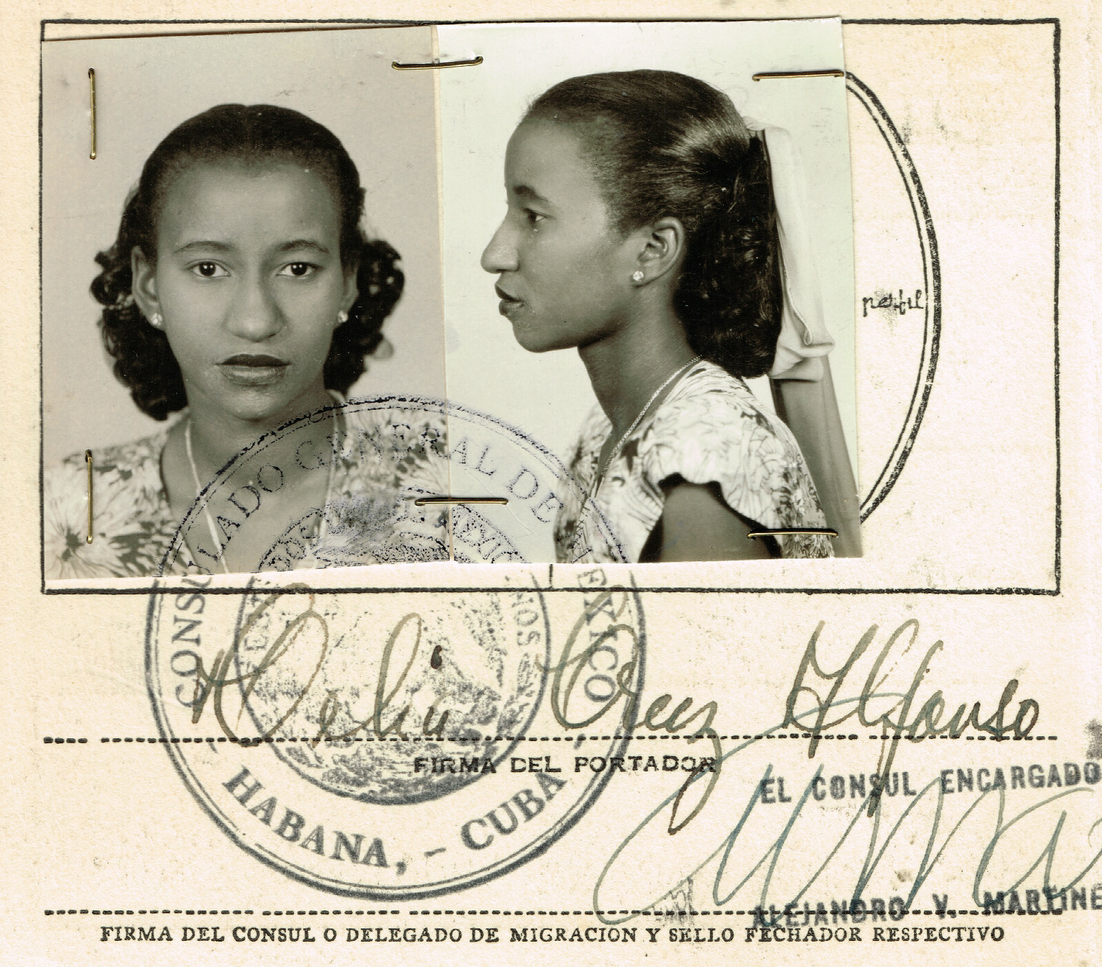 CELIA CRUZ ALFONSO AUTOGRAPH SIGNED DOCUMENT Jul,1948 (Mexico Migration Sheet) CELIA CRUZ ALFONSO AUTOGRAPH SIGNED DOCUMENT Jul,1948 (Mexico Migration Sheet)