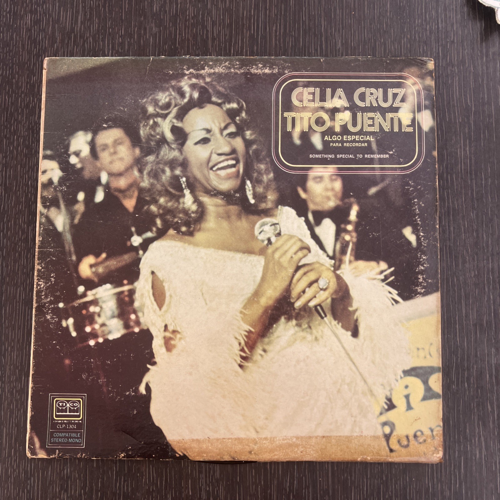 RARE VINTAGE LP VINYL AUTOGRAPH BY CUBAN CELIA CRUZ AND PUERTO RICAN TITO PUENTE RARE VINTAGE LP VINYL AUTOGRAPH BY CUBAN CELIA CRUZ AND PUERTO RICAN TITO PUENTE