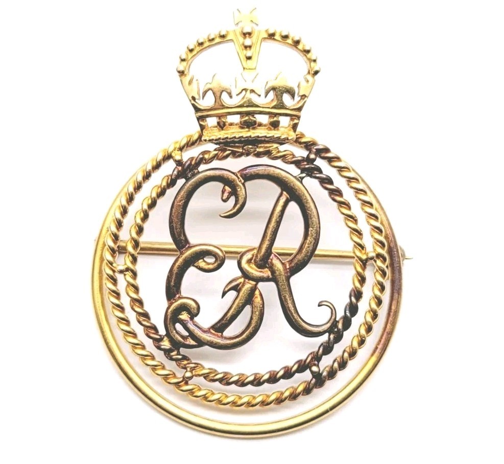 Queen Elizabeth II Royal Presentation Brooch Gübelin18K Gold British Royalty UK Queen Elizabeth II Royal Presentation Brooch Gübelin18K Gold British Royalty UK