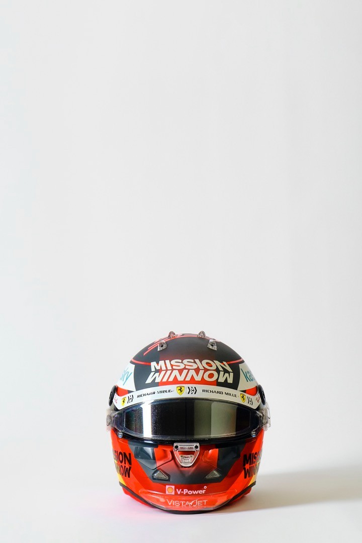 Carlos Sainz - Helmet Race Used Ferrari 2021 Carlos Sainz - Helmet Race Used Ferrari 2021