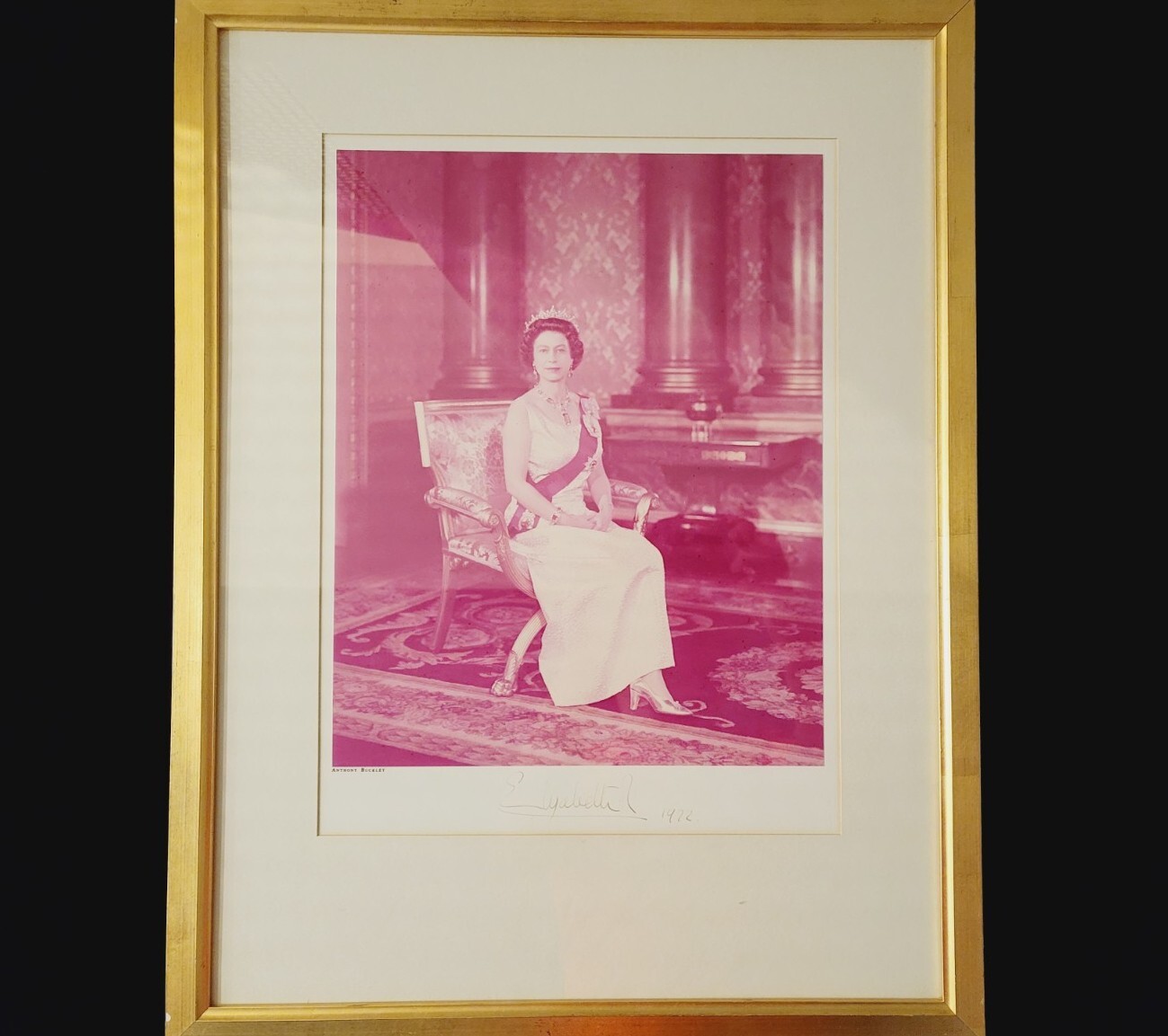 1976 Queen Elizabeth II Signed Photo Royal Photograph Royalty Document Autograph