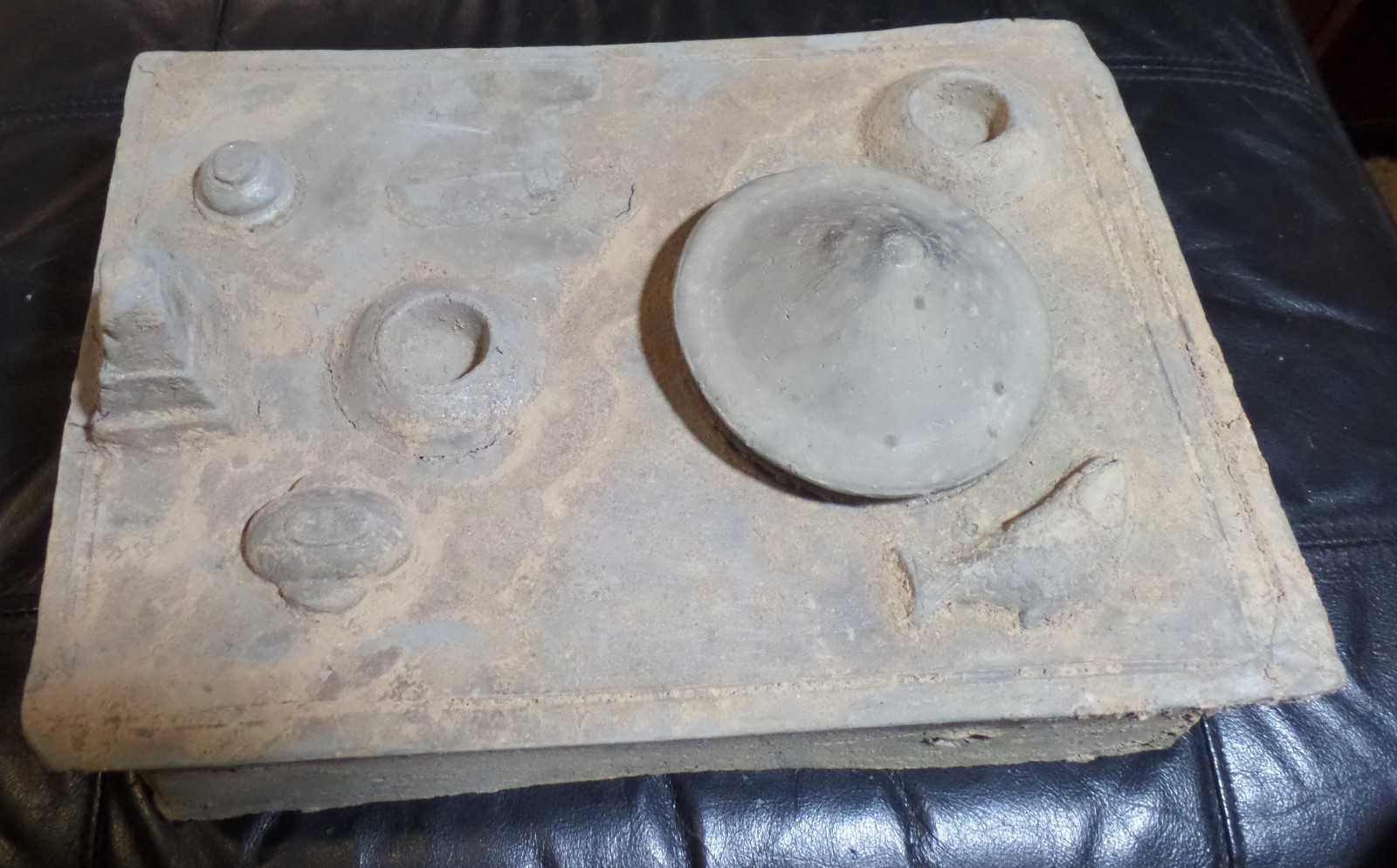 RARE Ancient Chinese Clay Stoneware Tomb Model Cook Stove with Fish Han Dyn. 