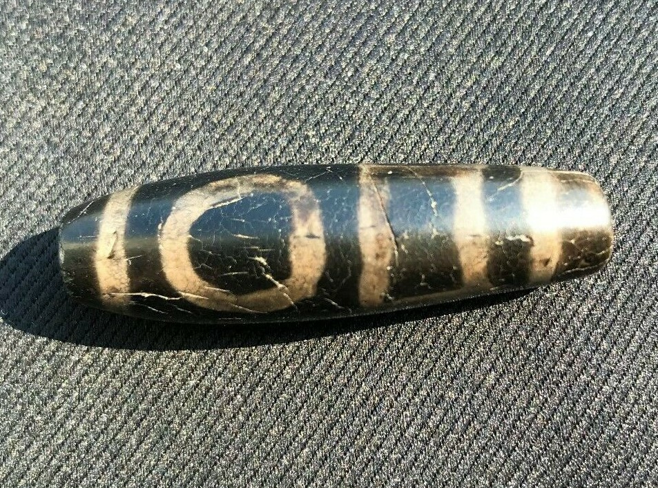 Old dzi beads from Tibet rare eye pattern unique from tibet circa 2nd century AD Old dzi beads from Tibet rare eye pattern unique from tibet circa 2nd century AD