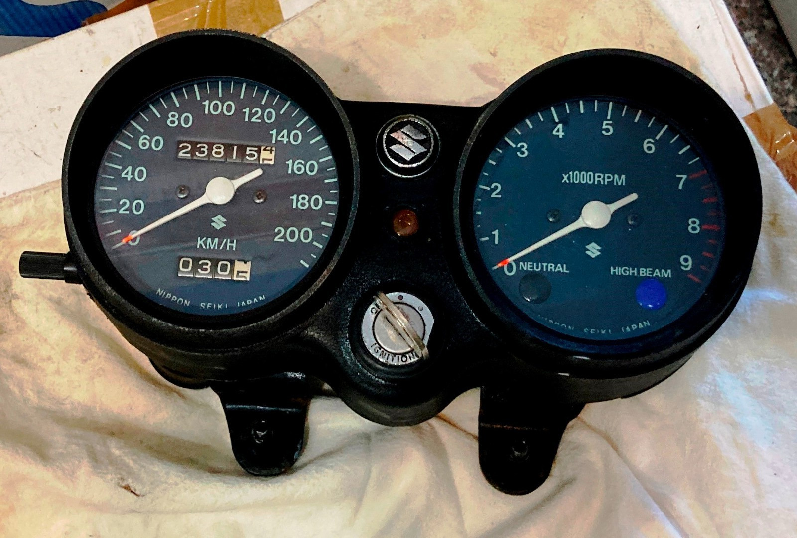 Suzuki GT.250 1973/1978 Instrument Panel with Ignition Key Original Speedo Suzuki GT.250 1973/1978 Instrument Panel with Ignition Key Original Speedo