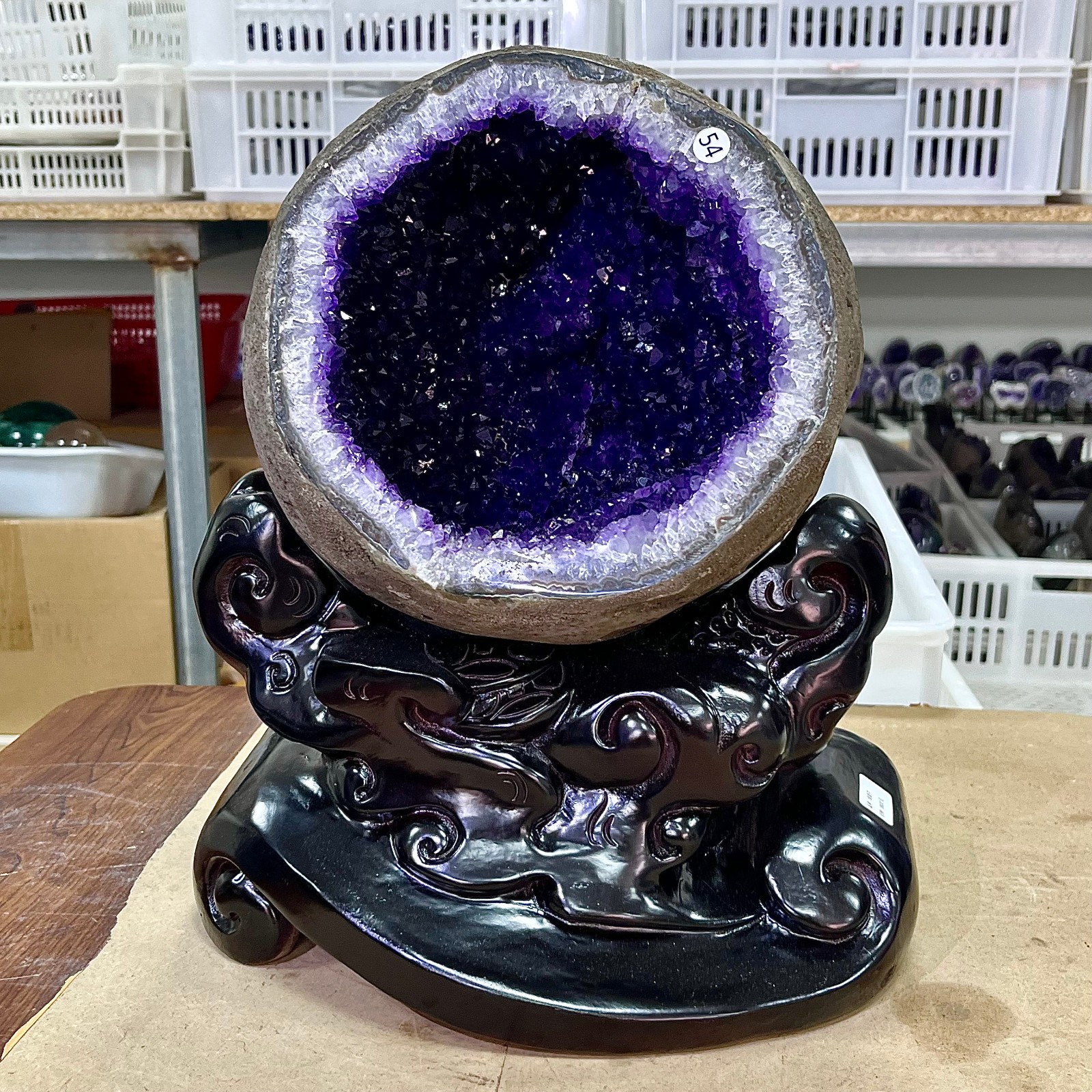 24.31LB    The amethyst cave symbolizes the specimen and base of the money bag