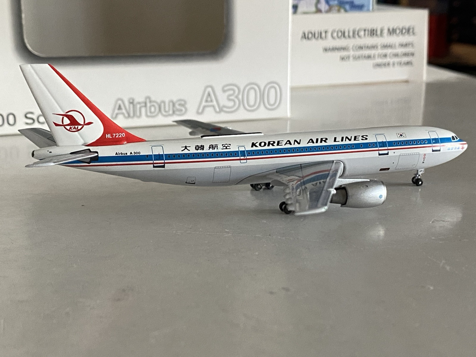 Aeroclassics Korean Air Lines Airbus A300B4 1:400 HL7220 ACHL7220 Aeroclassics Korean Air Lines Airbus A300B4 1:400 HL7220 ACHL7220