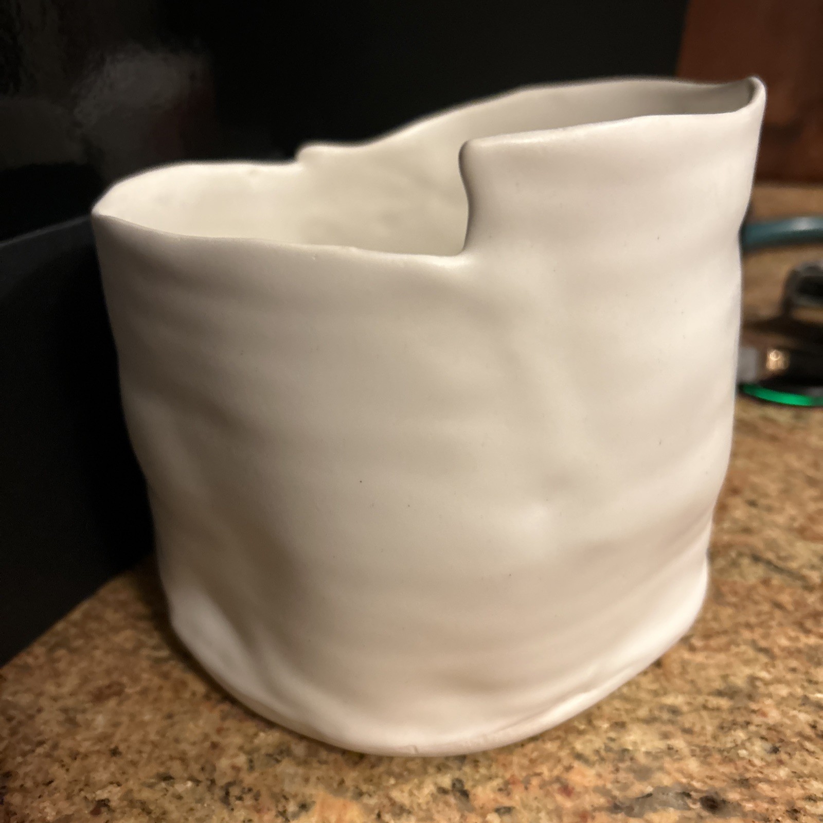 Donna Karan Lenox Signed Limited Edition BILLOW Porcelain Vase / Vessel 5.5x7 Donna Karan Lenox Signed Limited Edition BILLOW Porcelain Vase / Vessel 5.5x7